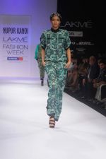 Model walk the ramp for Nupur Kanoi show at Lakme Fashion Week 2012 Day 5 in Grand Hyatt on 7th Aug 2012 (70).JPG